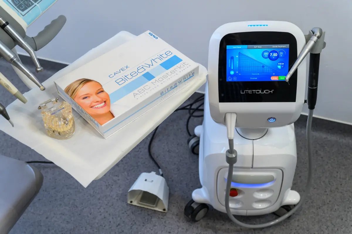 Laser dentar LiteTouch și kit de albire HappyDent Clinic