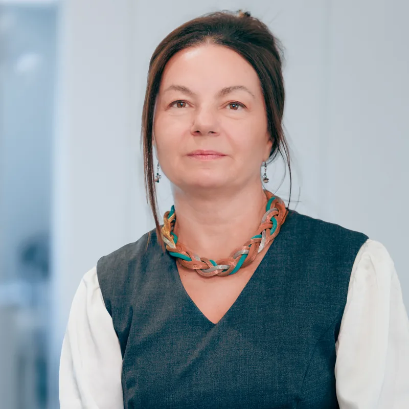 Dr. Nicoleta Van Gelder